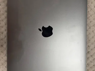 MacBook Air M1 (2020) 8/256 ГБ
