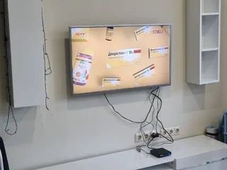 Тумба под телевизор и две навесные полки
