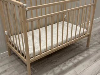 Детская кроватка Labebe 120х60 из натурального дерева с ортопедическим матрасом Plitex