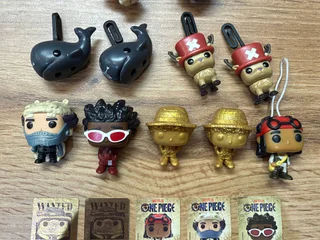 Фигурки Kinder Joy One Piece и коллекционные карточки VS504 VS513 Gold