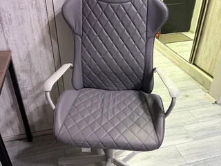 😌 Игровое кресло IKEA UTESPELARE, серое, экокожа и текстиль, на колёсиках.