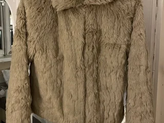 Шуба из искусственного меха, размер S/M