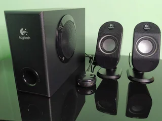 Logitech S-220.