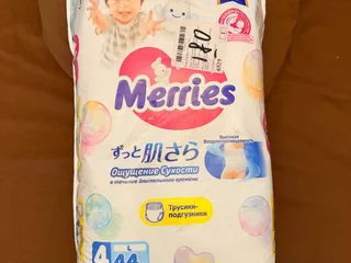 Трусики подгузники Merries размер 9-14 кг и huggies 9-14 кг. Обе пачки вскрыты, но использовали буквально по паре штук, тк покупалось запасом и поняли, что ребенку нужен следующий размер уже. Отдам 2 пачки за