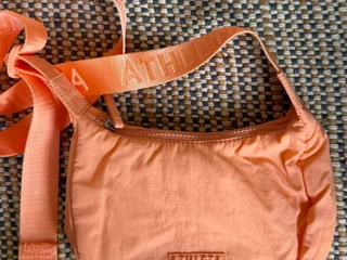 Персиковая спортивная сумка Athleta