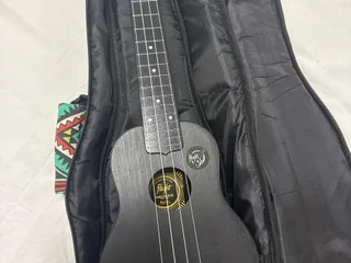 Укулеле с чехлом