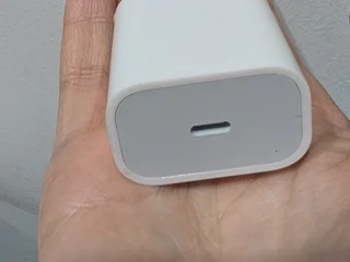 Абсолютно новый зарядный блок на 20W, подходит как для iPhone так и для других Android телефонов
