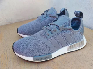 Adidas кроссовки.