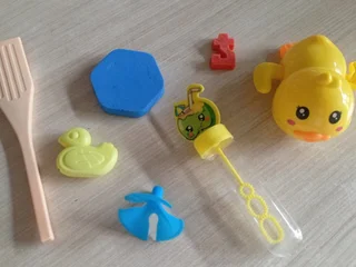 Игрушки и детали игрушек