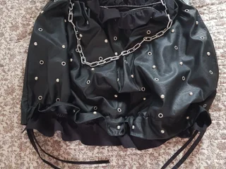 Сумка чёрная с заклёпками , из искуственной кожи. Upcycling, the only copy. Вместительная, стильная и очень эффектная! Впишется почти в любой стиль.