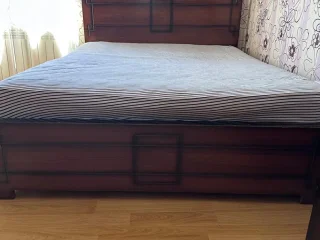 Спальный гарнитур с кроватью и тумбами