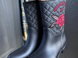 резиновые сапоги от GUESS 💔