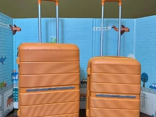 Чемодан большой и чемодан маленький