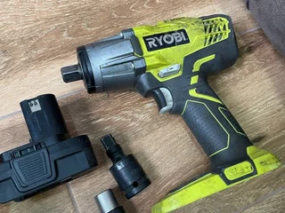 Ударный гайковёрт Ryobi ONE+ R18IW3 с переходниками