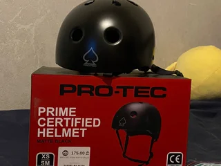 шлем Pro-tec Prime в состоянии идеала,раза 2-3 выехала в нем и поняла что мне он чета по размеру не подходит