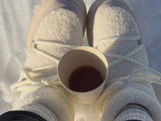 Зимние снежные белые ботинки