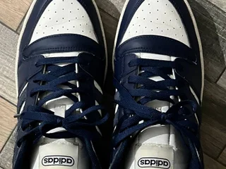 кроссовки **Adidas**