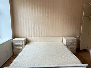 Кровать с матрасом 180х200