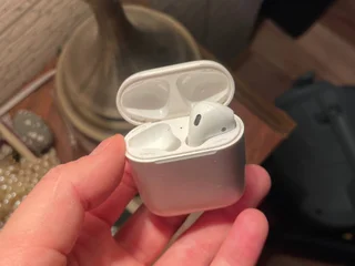 AirPods 2-го поколения (один наушник) с чехлом