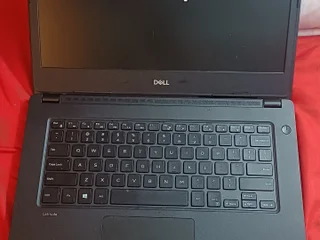 Ноутбук Dell с мышкой