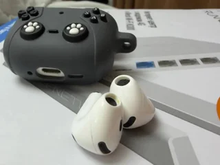 AirPods 4 с активным шумоподавлением
