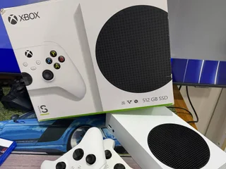 Xbox Series S 512GB с двумя джойстиками