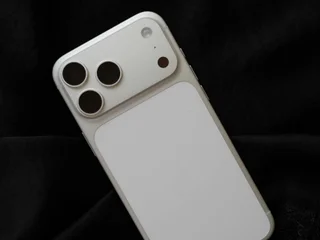 iPhone 17 Pro Max 512 ГБ с чехлами и стеклом