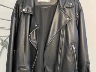 Кожанка Bershka р. М