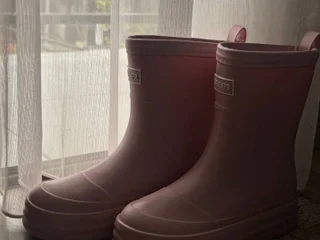 Розовые резиновые сапожки