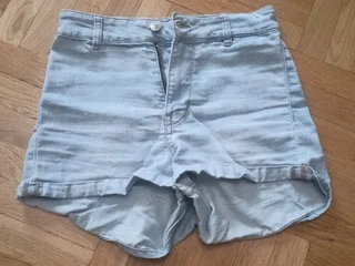 Короткие женские джинсы H&M