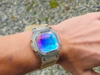 Часы Casio G-Shock DW5600 с чехлом