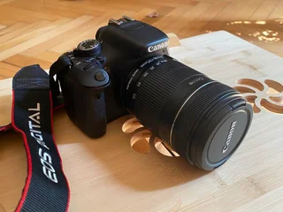Фотоаппарат Canon EOS 600D + объектив EF-S 18-135 мм