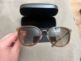 Солнцезащитные очки coach. Покупались за 90 евро в Испании в магазине sunglasshut. Вот так выглядят на одном из сайтов