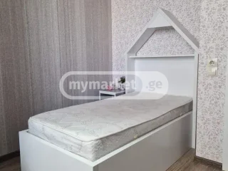 Кровать