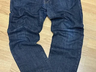 Джинсы Hugo Boss