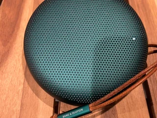беспроводную колонку Bang and Olufsen Beosound A1, состояние отличное.