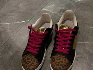 Кроссовки guess