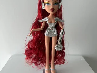 Коллекционная кукла Bratz с париками и кимоно