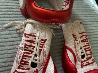 Боксерский Шлем Бампер, и перчатки на шнурках Everlast в красной расцветке