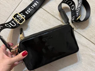 Лаковая сумка Guess через плечо оригинал