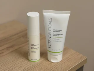 Ultraceuticals Ultra A Perfecting Serum + Ultra Granule-C Microfoliant (Bundle)