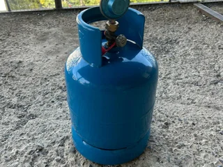 Новый газовый баллон 5л с редуктором, для подключения к газовой плите, использовался пару раз.