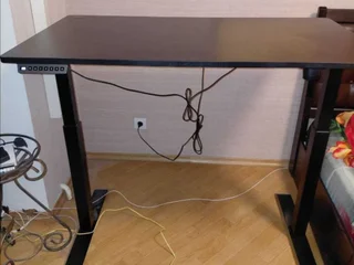 Стол с регулировкой высоты E-TABLE