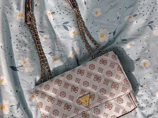 Сумочка Guess с пыльником