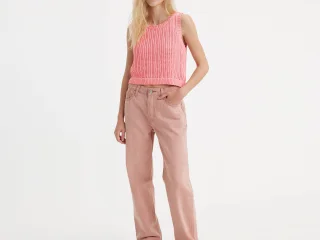 Джинсы Levi’s 501 90s. Размер 28/30, это примерно 44-46 и рост 160-165. Стирала, но не носила.