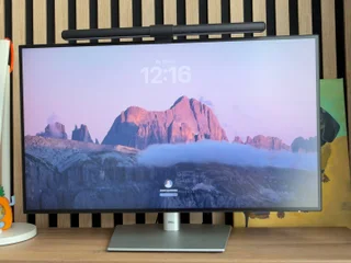 Монитор Dell UltraSharp U2724D 27″ с лампой и кабелем