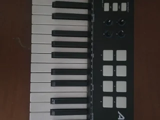 MIDI-клавиатура Alesis V25