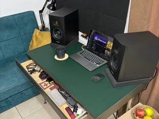 Стол DIY 100 * 55 крашеная фанера с выдвижным ящиком, ноги метал (откручиваются).