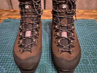 **Продаются альпинистские ботинки LOWA Alpine Expert II GTX**