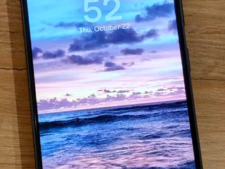 Samsung S23 256Gb Dual SIM 5G. Телефон в идеальном косметическом состоянии, использовался в чехле и с защитным стеклом. Батарея уже держит меньше чем обычно. В комплекте чехол и дополнительное стекло для экрана. Небольшой торг. 800₾